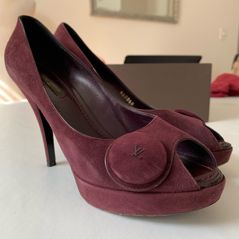 Louis Vuitton “Chelsea” platform pump heel size 8